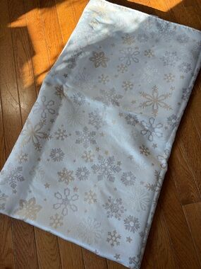 White & Gold Snowflake Tablecloth- Food Network